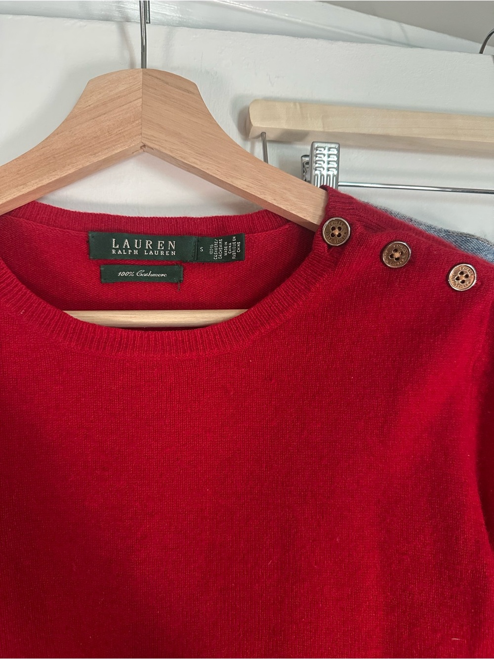 Vintage Lauren Ralph Lauren Red Button-Shoulder Crewneck Sweater - Picture 3 of 3